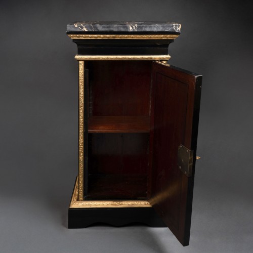 Furniture  - Ebony pedestal circa 1800