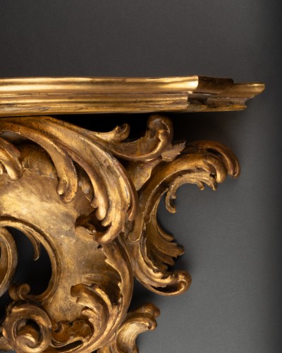 XVIIIe siècle - Grande console murale en bois doré époque Louis XV milieu du XVIII ème siècle