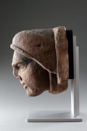 A Rare and Finely Carved Weser Renaissance Stone Head - 