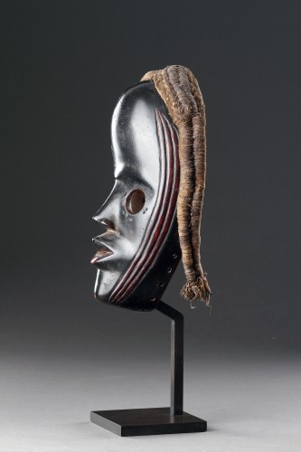 A Finely Carved Dan Mask  - 