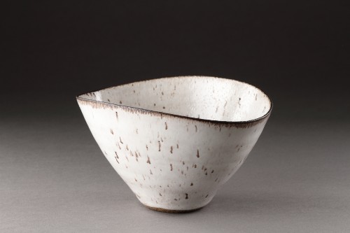 20th century - Squeezed Bowl - Dame Lucie Rie (1902 - 1995) 