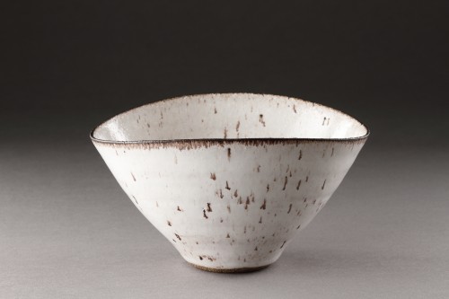 Squeezed Bowl - Dame Lucie Rie (1902 - 1995)  - 