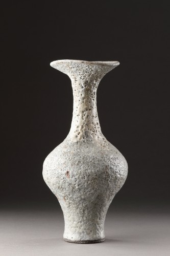 ‘Bottle Vase’ with Flaring Rim - Dame Lucie Rie (1902 - 1995) - Porcelain & Faience Style 