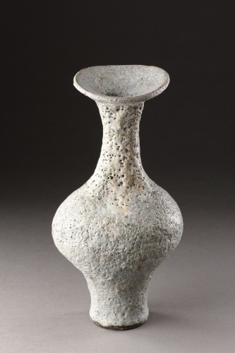 ‘Bottle Vase’ with Flaring Rim - Dame Lucie Rie (1902 - 1995) - 