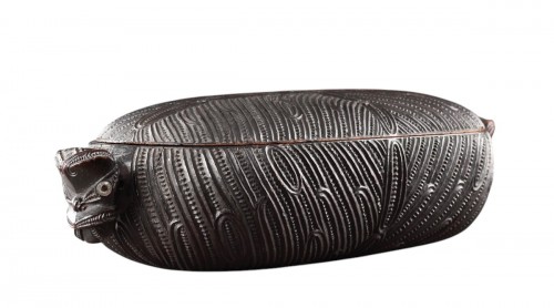 A Finely Carved Polynesian Maori Feather ‘Treasure Box’ and Cover 