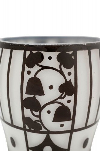 Verrerie, Cristallerie  - Vase en verre, Josef Hoffmann, Loetz, Blanc opalin extérieur Noir décor, env. 1911