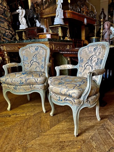 Louis XV - Paire de fauteuils estampillés C.L..BURGAT