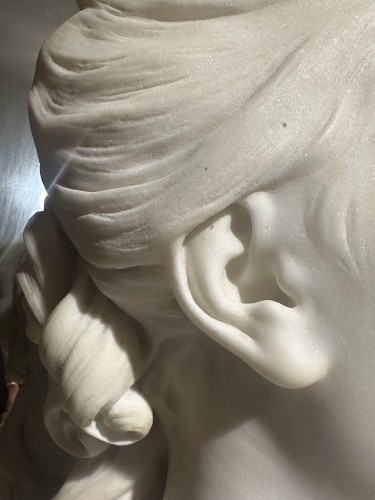 Sculpture  - Carrara marble bust of a young girl