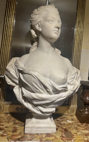 Carrara marble bust of a young girl - 