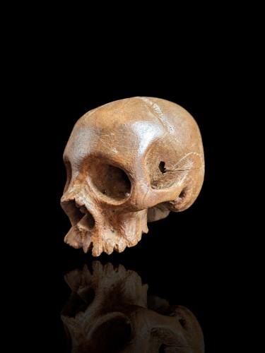 XVIIe siècle - Memento mori, crâne en bois sculpté 17e siècle