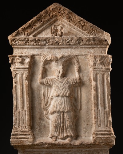 Archéologie  - Stèle funéraire en pierre - Empire romain
