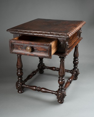 Petite table en noyer - Italie du nord XVIe siècle - Mobilier Style Renaissance