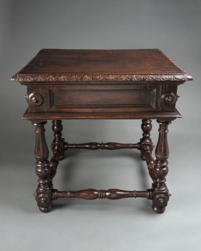 Small walnut table - Northern Italy 16th century - 