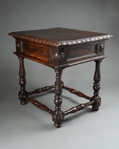 Renaissance - Petite table en noyer - Italie du nord XVIe siècle