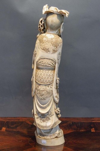 XIXe siècle - Okimono en ivoire représentant un sage, époque Meiji (1868-1912)