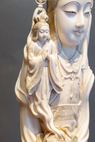 Okimono en ivoire représentant une déesse, époque Meiji (1868-1912) - 