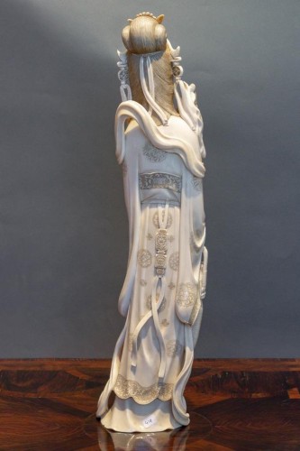  - Okimono en ivoire représentant une déesse, époque Meiji (1868-1912)