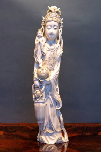 Antiquités - Okimono en ivoire représentant une déesse, époque Meiji (1868-1912)