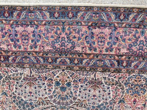 Tapis Kirman en laine kork, Iran époque su Shah - Galerie Buter