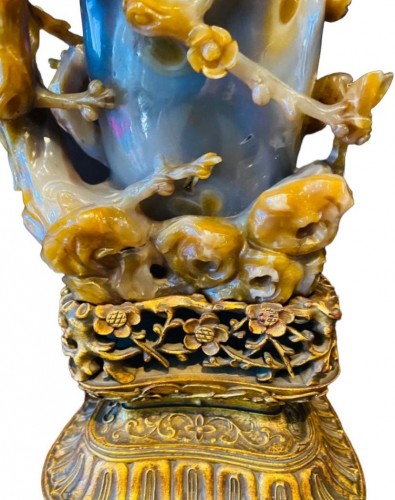 XIXe siècle - Groupe sculpté en agate cornaline, Chine 19e siècle