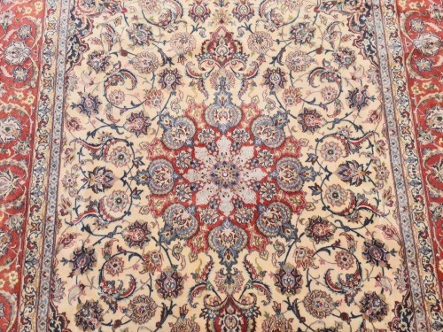 Tapis Ispahan en laine vers 1975, signé Serafian  - Tapisserie & Tapis Style 