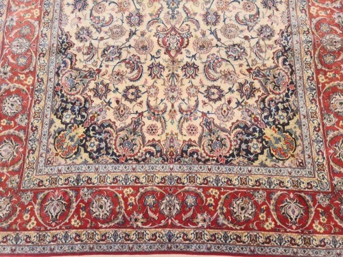  - Tapis Ispahan en laine vers 1975, signé Serafian 