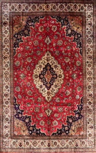 Tapis Ghoum en soie signé mtre erami, Iran époque du Shah (1960-70)