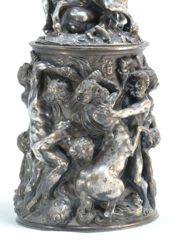 Covered urn in silvered bronze - 