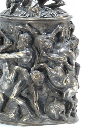 Antiquités - Covered urn in silvered bronze