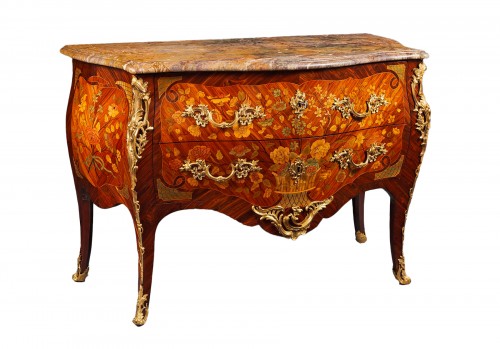 Important Louis XV period chest of drawers 
