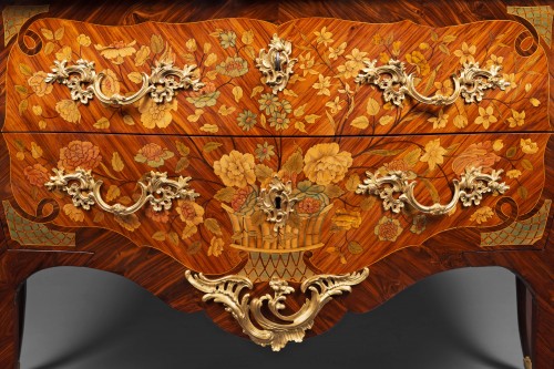 Important Louis XV period chest of drawers  - Furniture Style Louis XV