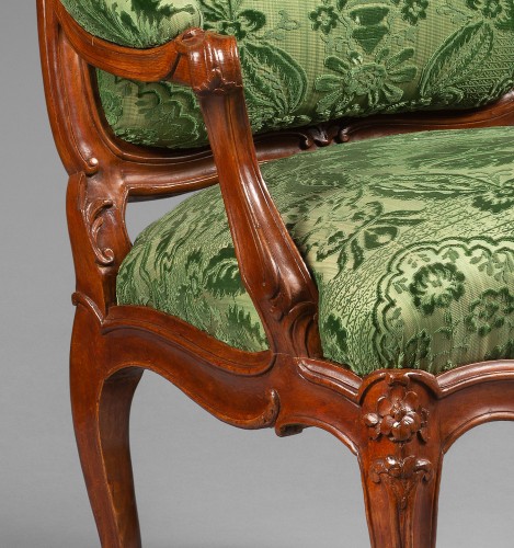 Antiquités - Paire de Fauteuils à la Reine et à châssis d’Epoque Louis XV