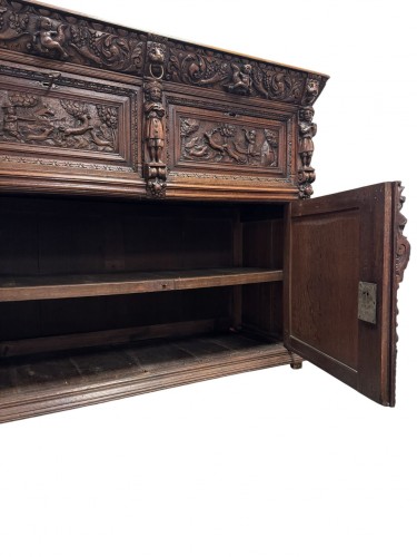 17th Century, Richly Carved Bruges Cabinet - Furniture Style 