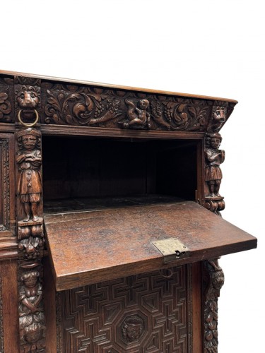 17th Century, Richly Carved Bruges Cabinet - 