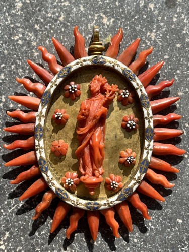 Coral devotion coral trapani pendant - Louis XIII