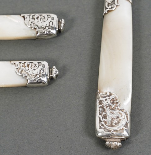 Antiquités - Goldsmith Merite - Set Of 36 Mother-of-pearl And Silver Knives Late 19th 