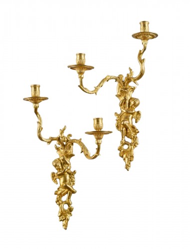Pair of wall lights with two arms adorned with putti