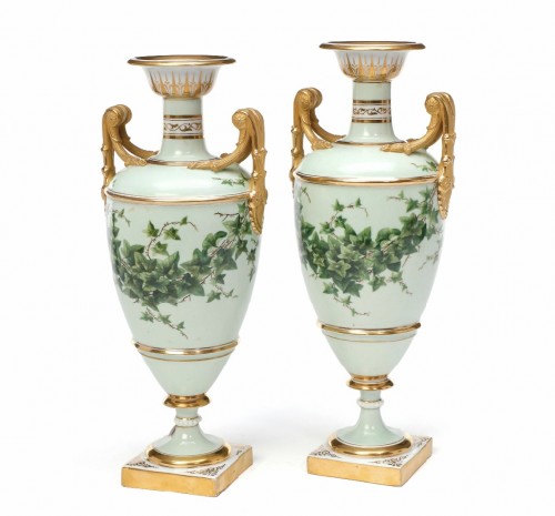 Pair of Vases with Ivy decor, Royal Copenhaguen Porcelain, 19th cent. 