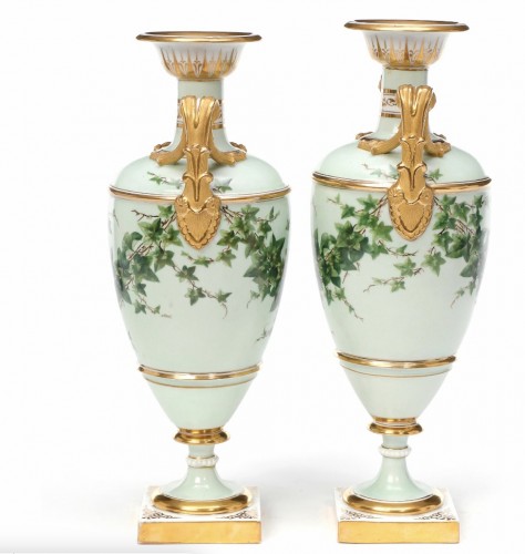 Céramiques, Porcelaines  - Paire de vases au décors de lierre en porcelaine Royale Copenhague XIXe siècle