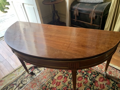 Large Dinning Table of Directoire period In Light Walnut  - 