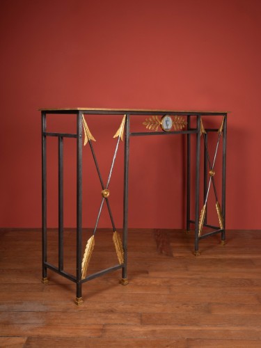 Wrought iron Console table with gilt arrows - 