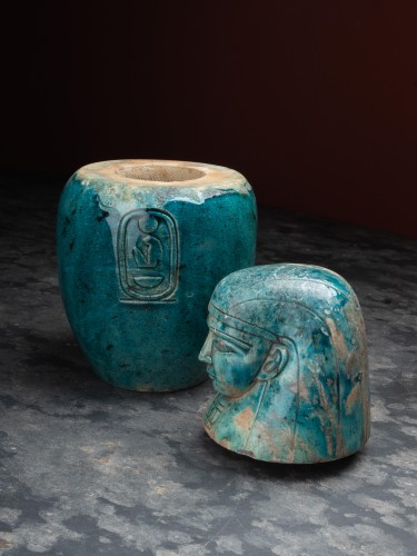 Ensemble de cinq vases Canope dans le style de l'Égypte ancienne - Galerie Lamy Chabolle