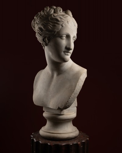 Buste en marbre de la Vénus italique d'après Antonio Canova - Sculpture Style Empire