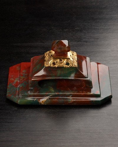 19th Century Bloodstone Paperweight With 18k Gold Setting - Decorative Objects Style 