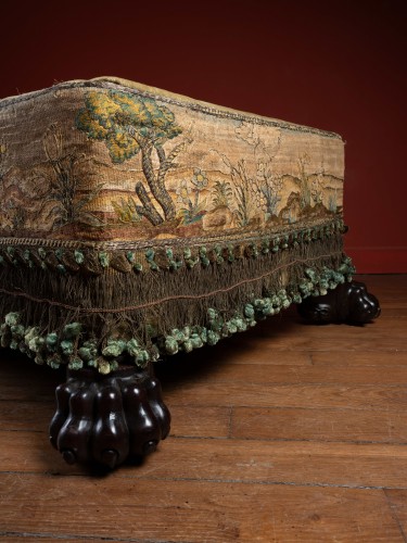 Accent-table/settee, with 17th century Flemish embroidery - Furniture Style 