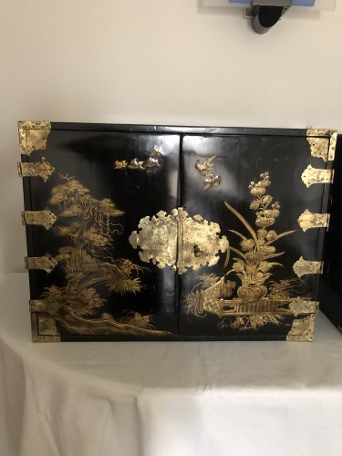 Pair of Japanese gold lacquer cabinets - Furniture Style French Regence
