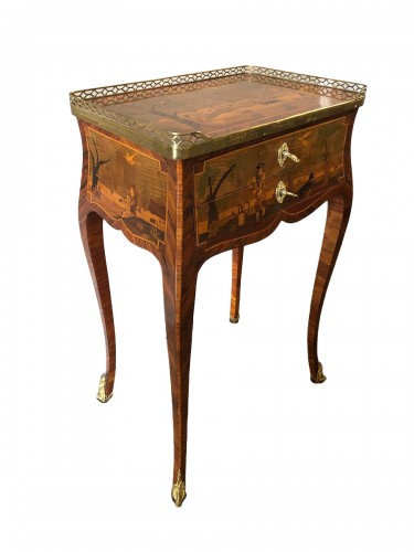 Petite table en marqueterie d'époque Louis XV