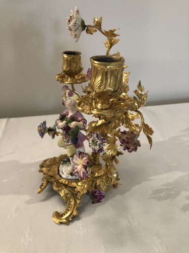 XVIIIe siècle - Garniture en porcelaine de Meissen et bronze doré d'époque Louis XV