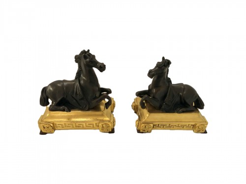 Paire de chevaux en bronze formant presse-papiers d'époque Louis XVI