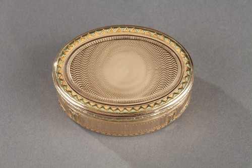 Louis XVI period gold oval tabatiere - Objects of Vertu Style Louis XVI